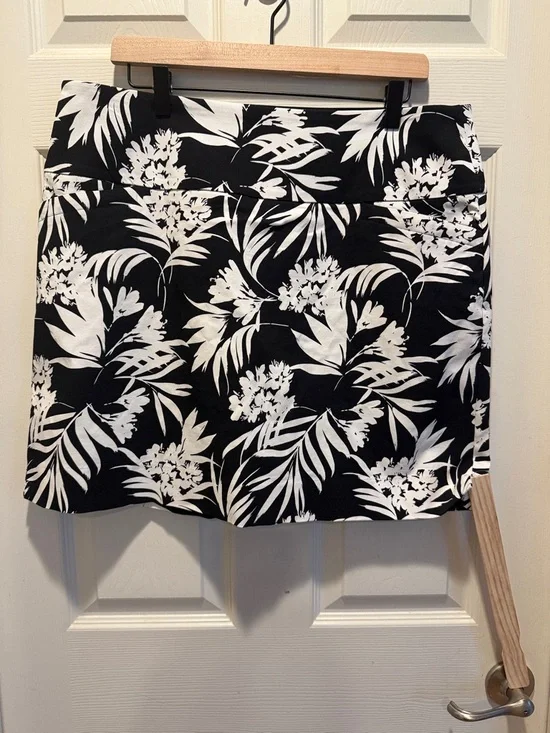 Black & White Floral Skort - Women's Summer Active Skort - Picture 6 of 10